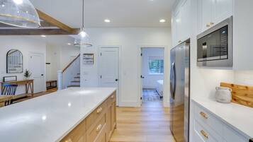 House (5 Bedrooms) | Interior