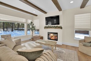 House (5 Bedrooms) | Front of property