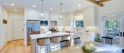 House (5 Bedrooms) | Interior