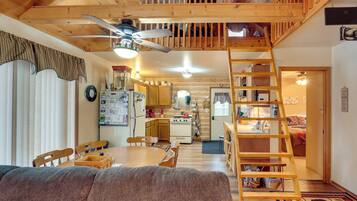 House (3 Bedrooms) | Interior
