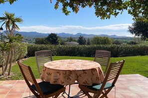 Outdoor dining - Esprit du Sud Huis met Privé Tuin en Prachtig Uitzicht (Roquebrune-sur-Argens)