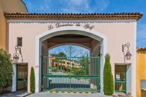 Exterior - Esprit du Sud Huis met Privé Tuin en Prachtig Uitzicht (Roquebrune-sur-Argens)