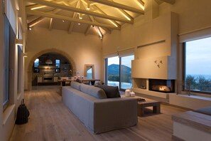 Smart-TV, Kamin, Tischtennisplatte, Stereoanlage