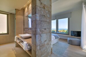 4 Schlafzimmer, Zimmersafe, Schreibtisch, Bügeleisen/Bügelbrett