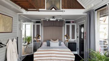 Sea Studio (Inc. Private Jacuzzi) | Individually decorated, individually furnished, blackout drapes