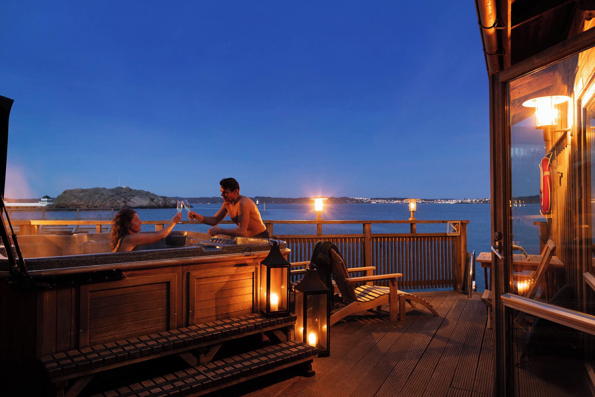 Pavilion Room (Inc. Private Jacuzzi and Bastu) | مغطس خاص في السبا
