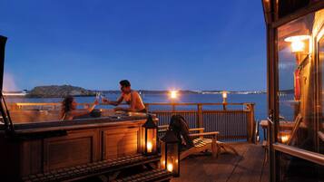 Pavilion Room (Inc. Private Jacuzzi and Bastu) | مغطس خاص في السبا