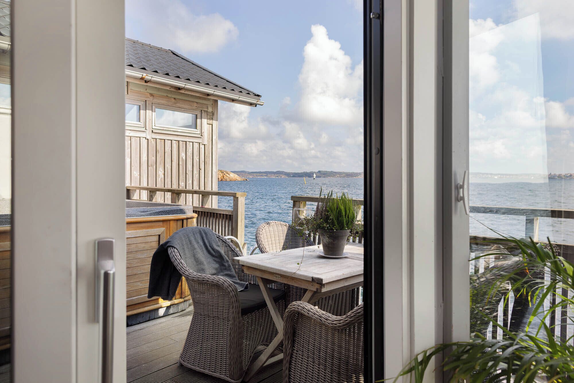 Sea Studio (Inc. Private Jacuzzi) | Individuell inredning, unika möbler och mörkläggningsgardiner