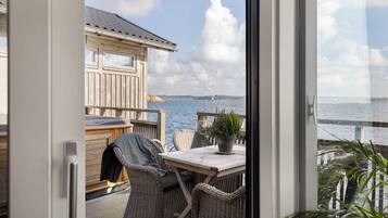 Sea Studio (Inc. Private Jacuzzi) | Individuell inredning, unika möbler och mörklÀggningsgardiner