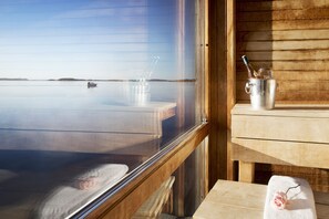 Pavilion Room (Inc. Private Jacuzzi) | Vista spiaggia/mare