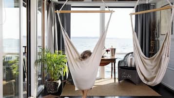 Sea Studio (Inc. Private Jacuzzi) | Individuell inredning, unika möbler och mörklÀggningsgardiner