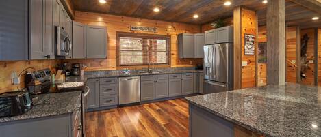 雪櫃、微波爐、焗爐、爐具