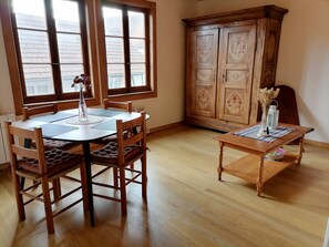 Dining - Appartement Avec Terrasse Privée Dans une Maison Alsacienne (Ingolsheim)