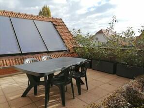 Outdoor dining - Appartement Avec Terrasse Privée Dans une Maison Alsacienne (Ingolsheim)