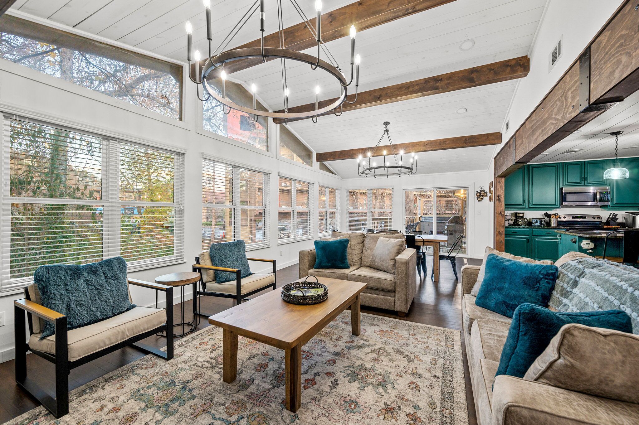 Smart TV, lareira, DVD player