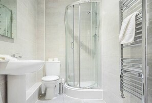 Shower, hair dryer - Host & Stay | Slater Street Apartment I (Liverpool)