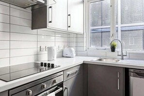 Fridge, oven, stovetop, cookware/dishes/utensils