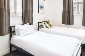 5 soverom, strykejern/-brett, wi-fi og sengetøy