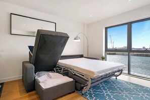 Spa - Host & Stay | Waterfront View (Liverpool)
