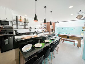 Fridge, microwave, oven, coffee/tea maker - Casa Cond 500 mt BEACH/Pool/Hydro/Snooker/Ping Pong (Caraguatatuba)