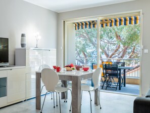 Dining - 2-Room Apartment with Terrace, Sea View (Cannes)