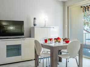Dining - 2-Room Apartment with Terrace, Sea View (Cannes)