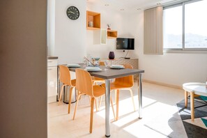 Dining - 2-Bedroom apartment in Grand Hotel (Cannes)
