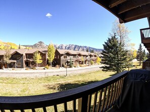 Property grounds - Stunning Mountain Views! Fully Updated ! 2 miles from Purgatory Ski Resort (Durango)
