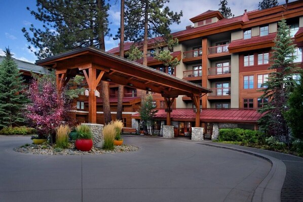 Exterior - Great ski retreat just before the Xmas Holidays (South Lake Tahoe)