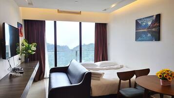 Deluxe Apartment | Living area | Flat-screen TV