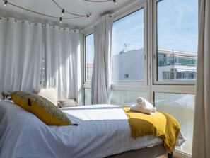 2 bedrooms, iron/ironing board, WiFi, bed sheets - 2-Br. Rooftop in Palm Beach, 2-min walk to beaches (Cannes)