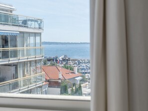 Interior - 2-Br. Rooftop in Palm Beach, 2-min walk to beaches (Cannes)