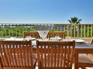 Property grounds - Close to downtown Cannes, swimming pool and sea view (Cannes)