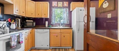 冰箱、微波炉、烤箱、炉灶