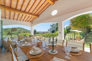 Outdoor dining - 6 Bedroom Villa 4* Grasse Absolute calm swimming pool 10x4 Panorama sea mountain (Grasse)