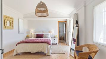 6 chambres, fer et planche à repasser, lit parapluie, Wi-Fi gratuit