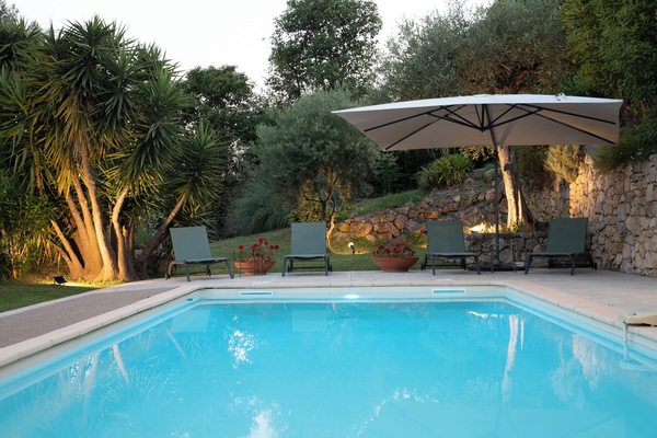 PISCINE (DISPOSE D UN SYSTEME AMOVIBLE DISCRET HOMOLOGUE SECURITE ACCES ENFANTS)