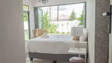 3 bedrooms, iron/ironing board, WiFi, bed sheets