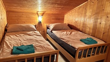 2 bedrooms, iron/ironing board, WiFi