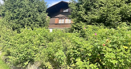 Swiss chalet, in a quiet, not overlooked, 10min of the famous Black Lake !