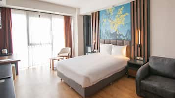 Habitación Deluxe doble, 1 cama doble, vistas a la ciudad | 1 dormitorio, sistema de insonorización, wifi gratis y ropa de cama
