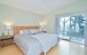 3 camere, una scrivania, ferro/asse da stiro, culla da viaggio