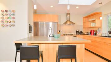 KylskÄp, mikrovÄgsugn, ugn och spishÀll