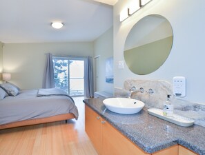 3 soveværelser, skrivebord, strygejern/strygebræt, weekendseng