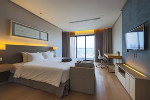 Desk, free WiFi - 188 Suites KLCC By Bliss Home (Kuala Lumpur)