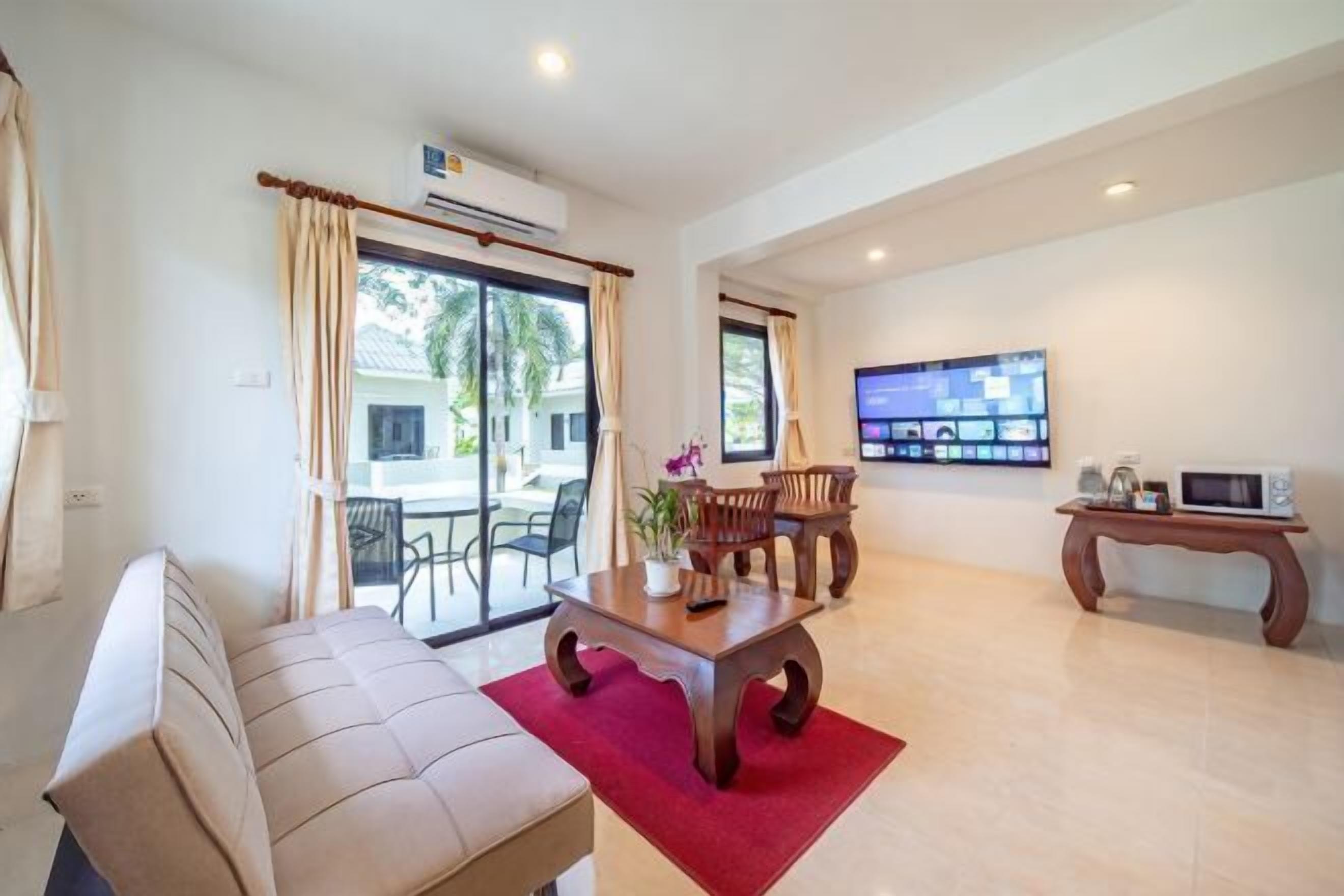 Living area | 55-inch Smart TV with digital channels