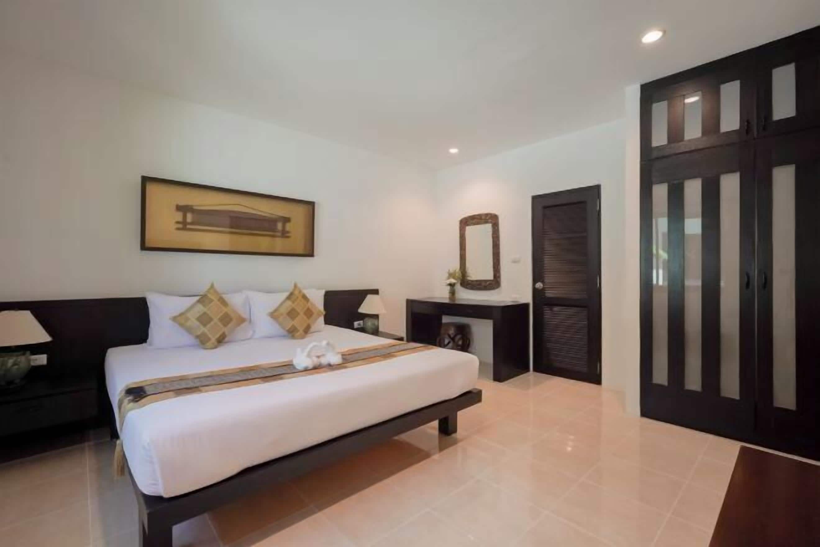 1 bedroom, in-room safe, desk, blackout drapes