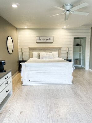 4 bedrooms, iron/ironing board, WiFi, bed sheets