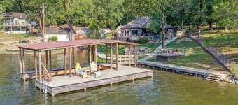 Lake Hamilton home w/boat dock and guest house!