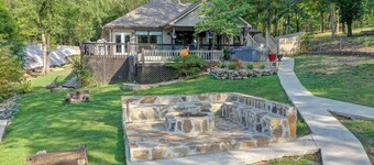 Lake Hamilton home w/boat dock and guest house!